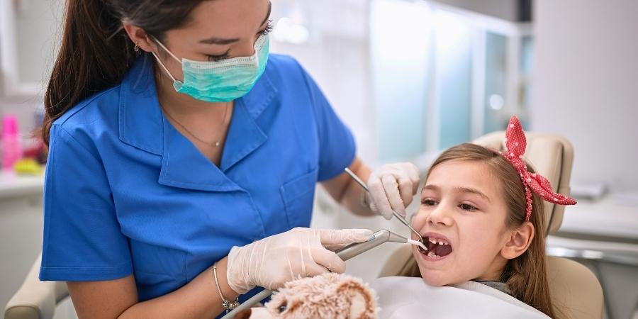 Çocuk Diş Kliniği - Çocuk Diş Doktoru ve Hekimliği 2 Çocuk Diş Doktoru